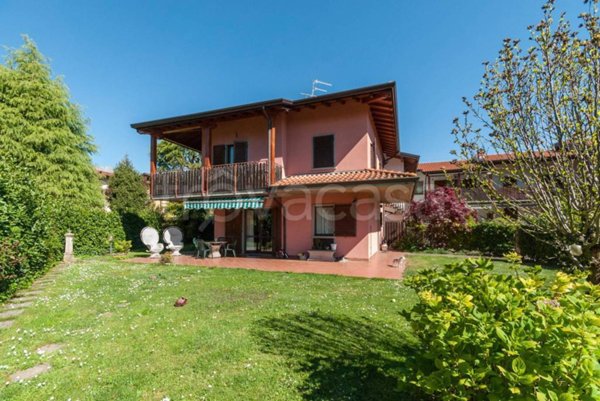 casa indipendente in vendita a Rovetta in zona Conca Verde