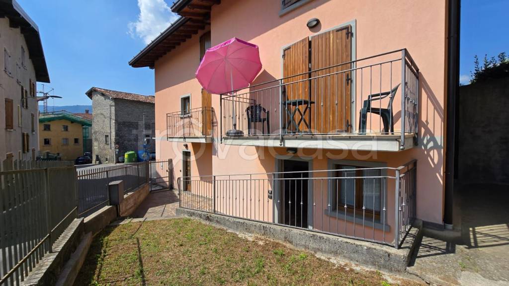 casa indipendente in vendita a Rovetta in zona Conca Verde