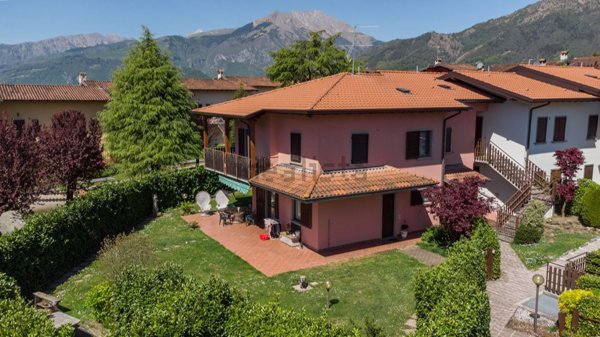 casa indipendente in vendita a Rovetta in zona Conca Verde