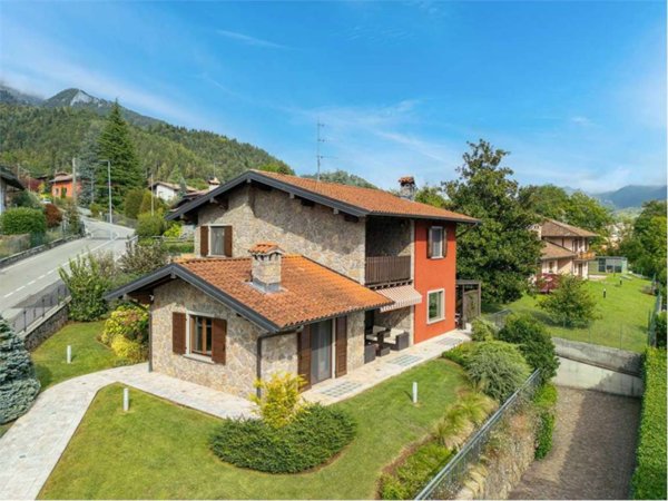 casa indipendente in vendita a Rovetta in zona Conca Verde