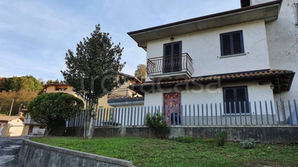 casa indipendente in vendita a San Giovanni Bianco