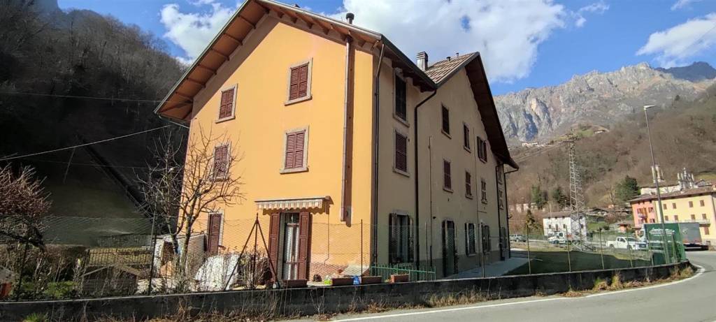 appartamento in vendita a San Giovanni Bianco in zona Roncaglia
