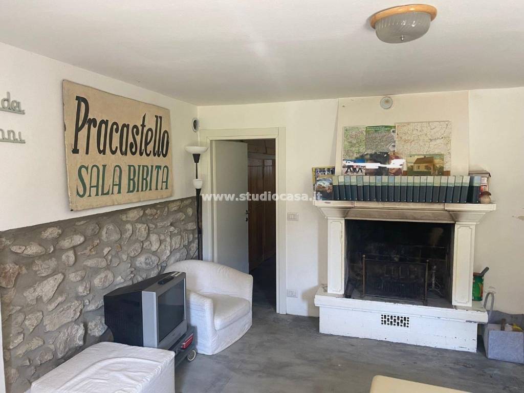 appartamento in vendita a San Giovanni Bianco in zona Oneta