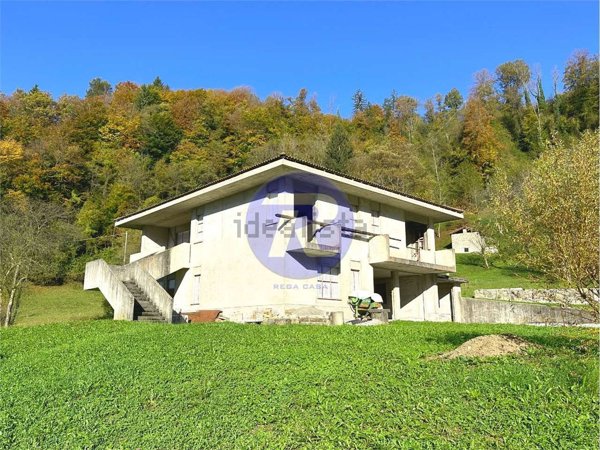 casa indipendente in vendita a San Giovanni Bianco