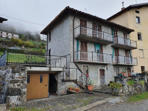 casa indipendente in vendita a San Giovanni Bianco