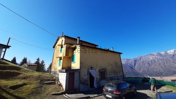casa indipendente in vendita a San Giovanni Bianco