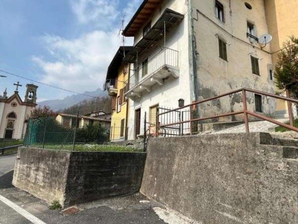 casa indipendente in vendita a San Giovanni Bianco in zona Roncaglia