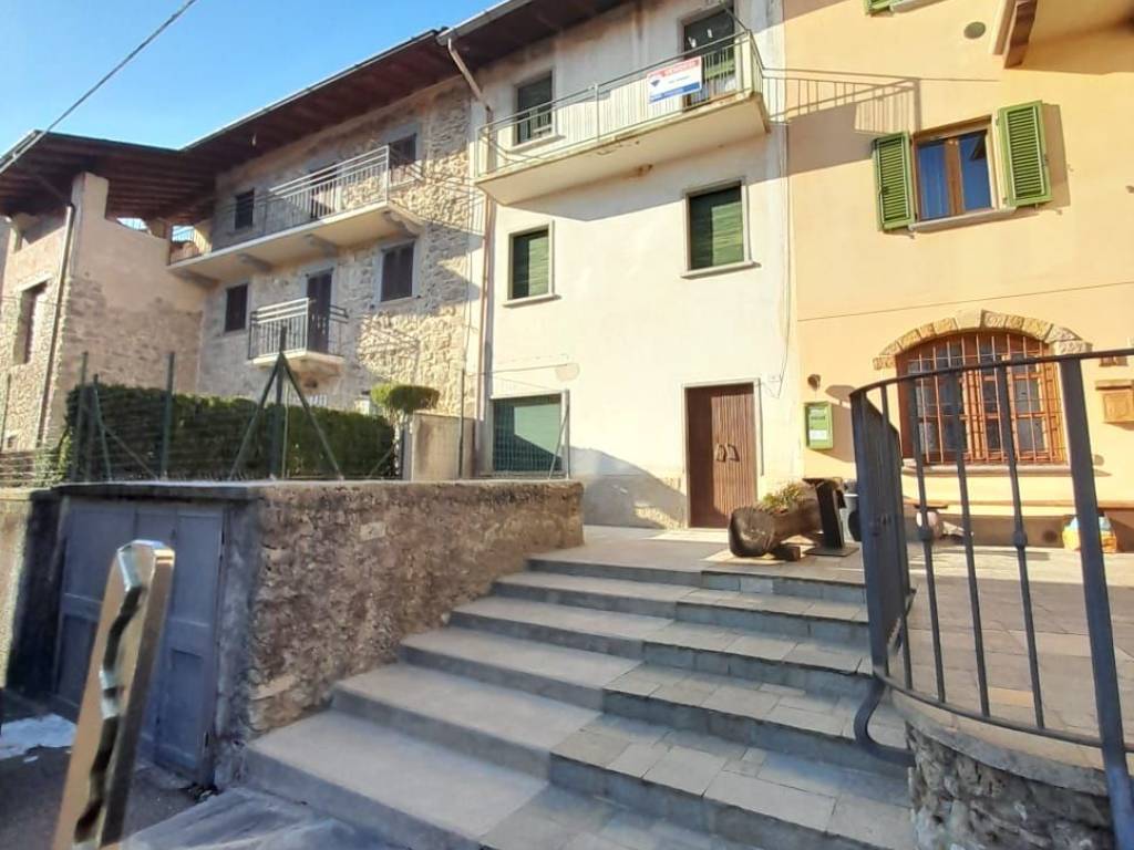 casa indipendente in vendita a San Giovanni Bianco in zona Pianca