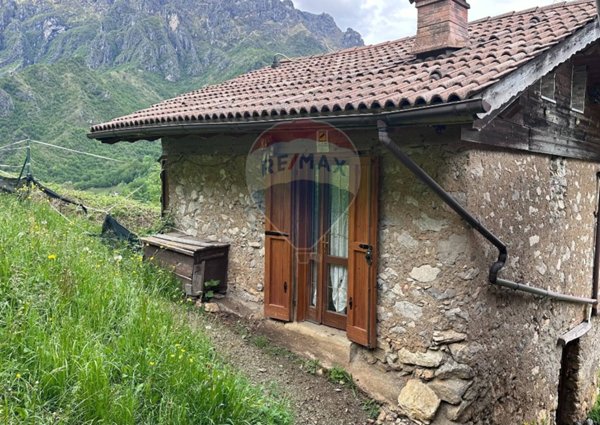 casa indipendente in vendita a San Giovanni Bianco