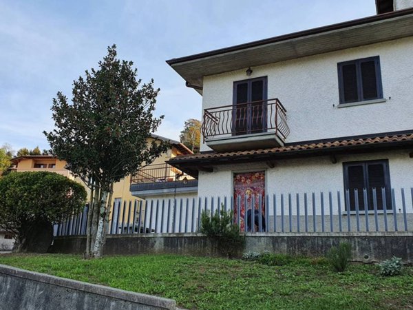 casa indipendente in vendita a San Giovanni Bianco