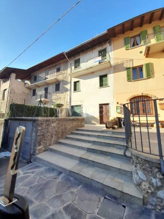 casa indipendente in vendita a San Giovanni Bianco in zona Pianca