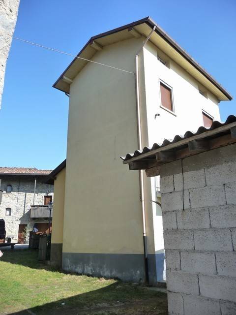 casa indipendente in vendita a San Giovanni Bianco