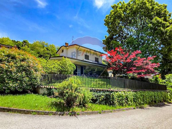 casa indipendente in vendita a San Giovanni Bianco