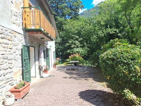 casa indipendente in vendita a San Giovanni Bianco