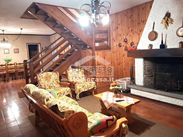 casa indipendente in vendita a San Giovanni Bianco