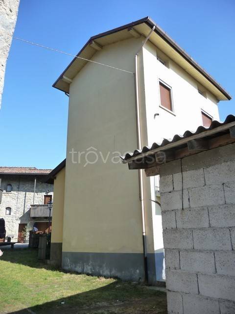 casa indipendente in vendita a San Giovanni Bianco