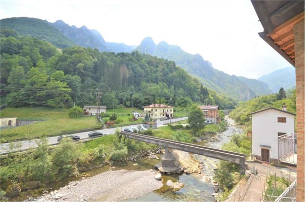 casa indipendente in vendita a San Giovanni Bianco
