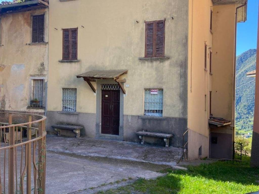 casa indipendente in vendita a San Giovanni Bianco in zona Costa San Gallo