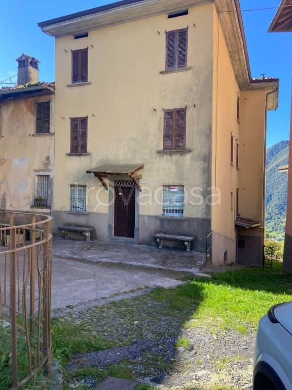 casa indipendente in vendita a San Giovanni Bianco in zona Costa San Gallo