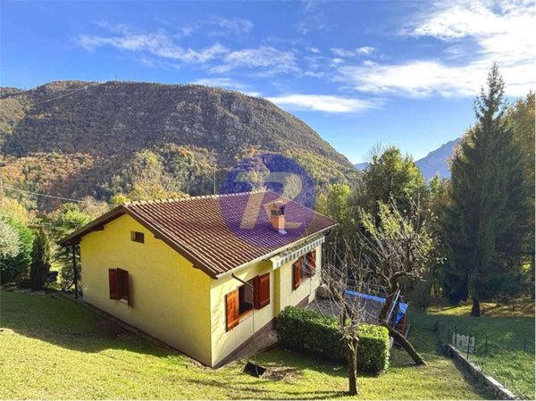 casa indipendente in vendita a San Giovanni Bianco