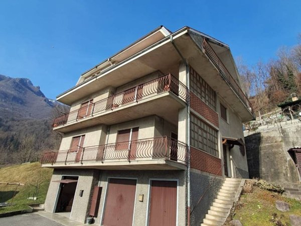 casa indipendente in vendita a San Giovanni Bianco