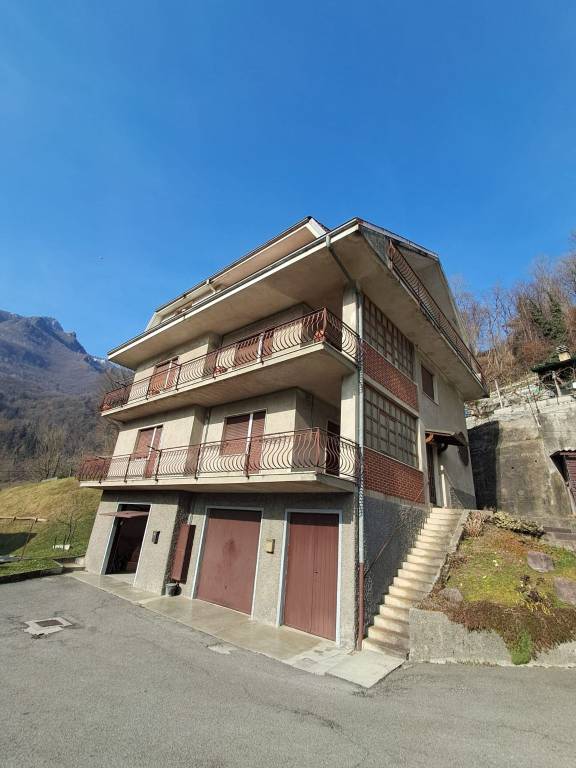 casa indipendente in vendita a San Giovanni Bianco