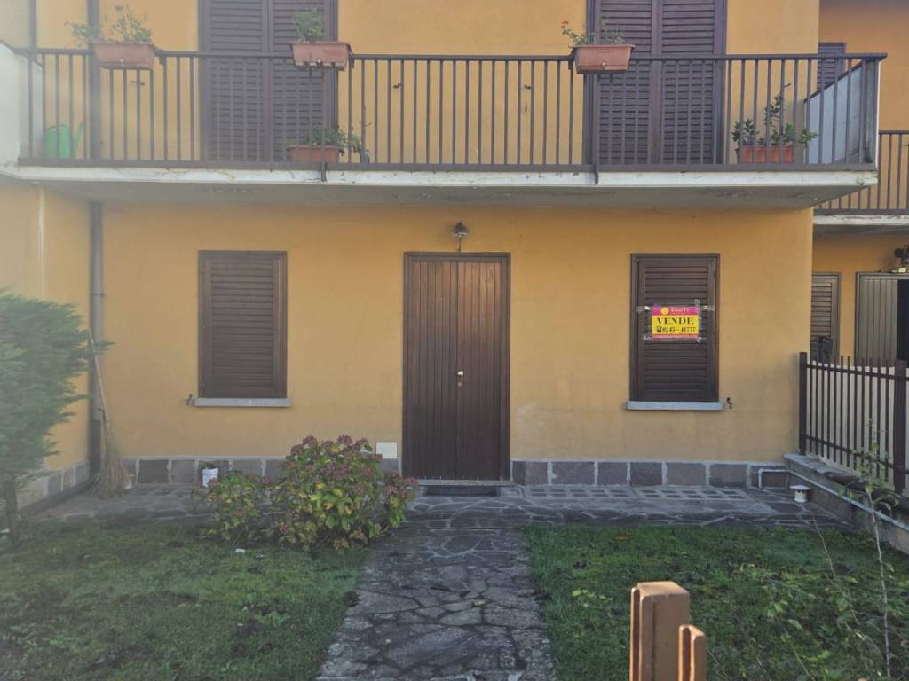 casa indipendente in vendita a San Giovanni Bianco