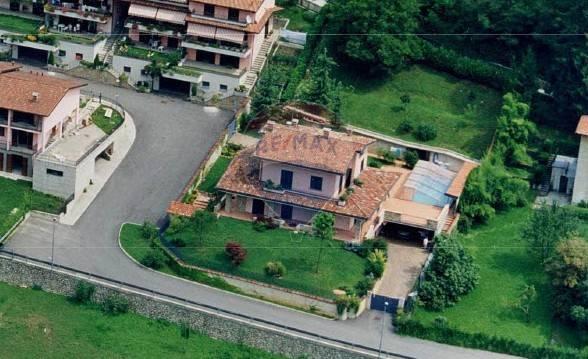 casa indipendente in vendita a San Giovanni Bianco