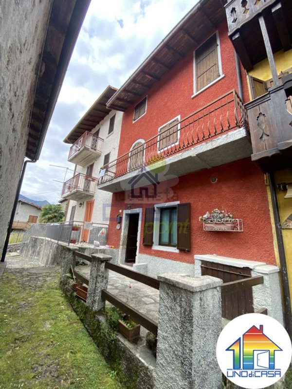 casa indipendente in vendita a San Giovanni Bianco