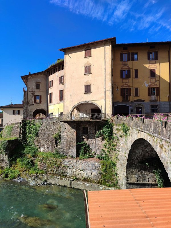 locale commerciale in vendita a San Giovanni Bianco