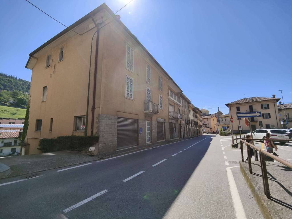 intera palazzina in vendita a San Giovanni Bianco in zona Roncaglia