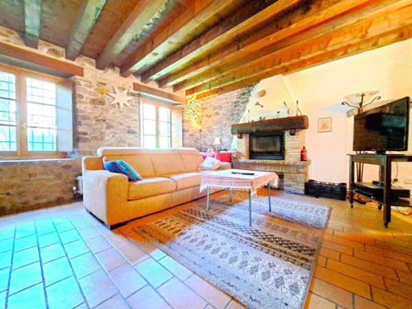 casa indipendente in vendita a San Giovanni Bianco in zona Oneta