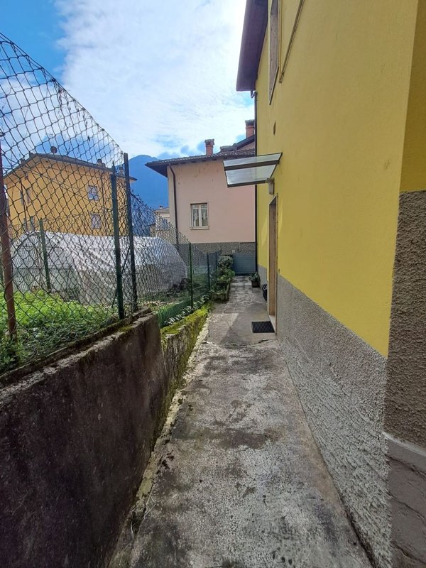 casa indipendente in vendita a San Giovanni Bianco