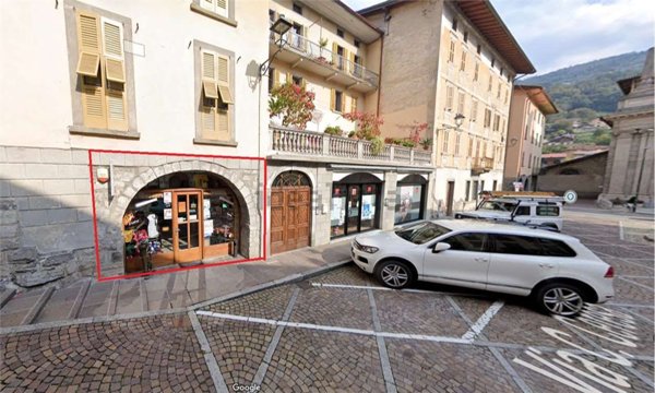 locale commerciale in vendita a San Giovanni Bianco