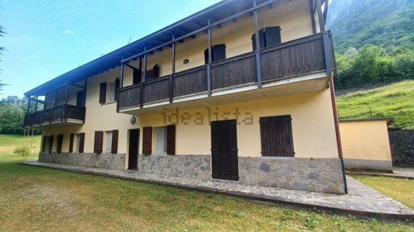 casa indipendente in vendita a San Giovanni Bianco