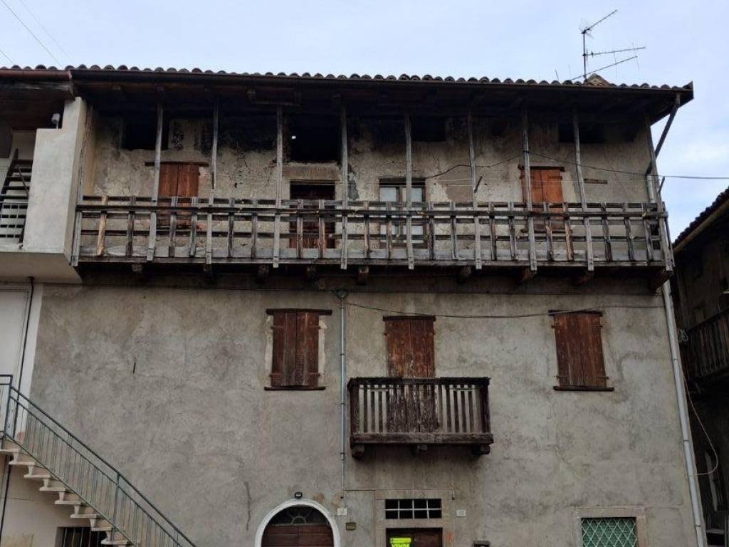 casa indipendente in vendita a San Giovanni Bianco in zona Fuipiano al Brembo