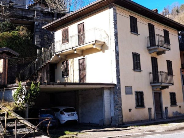 casa indipendente in vendita a San Giovanni Bianco