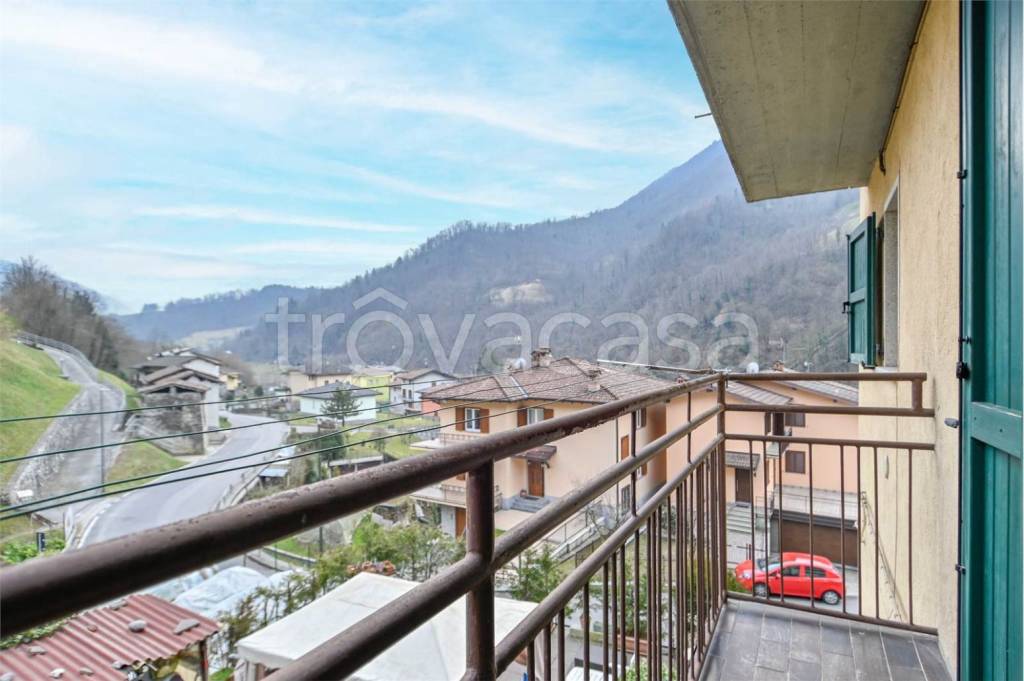 appartamento in vendita a San Giovanni Bianco in zona Roncaglia