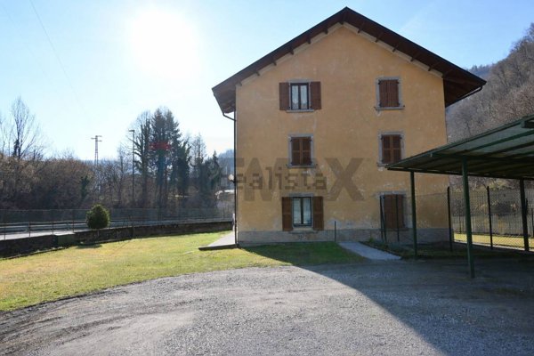 appartamento in vendita a San Giovanni Bianco in zona Roncaglia