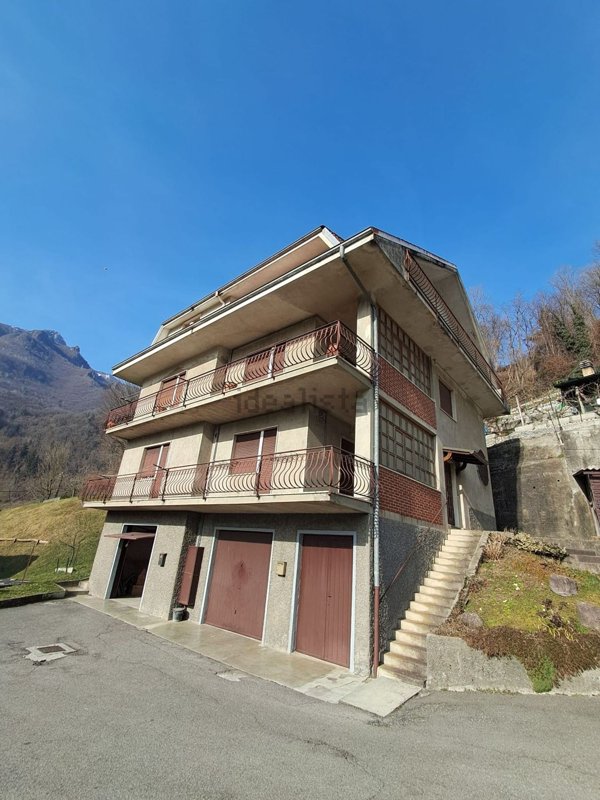 casa indipendente in vendita a San Giovanni Bianco