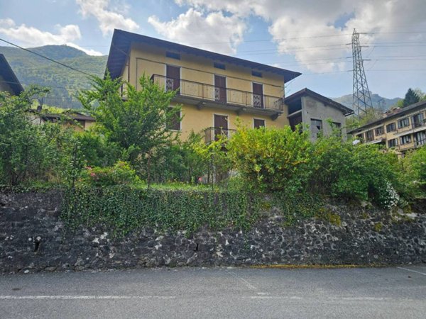 casa indipendente in vendita a San Giovanni Bianco in zona Fuipiano al Brembo