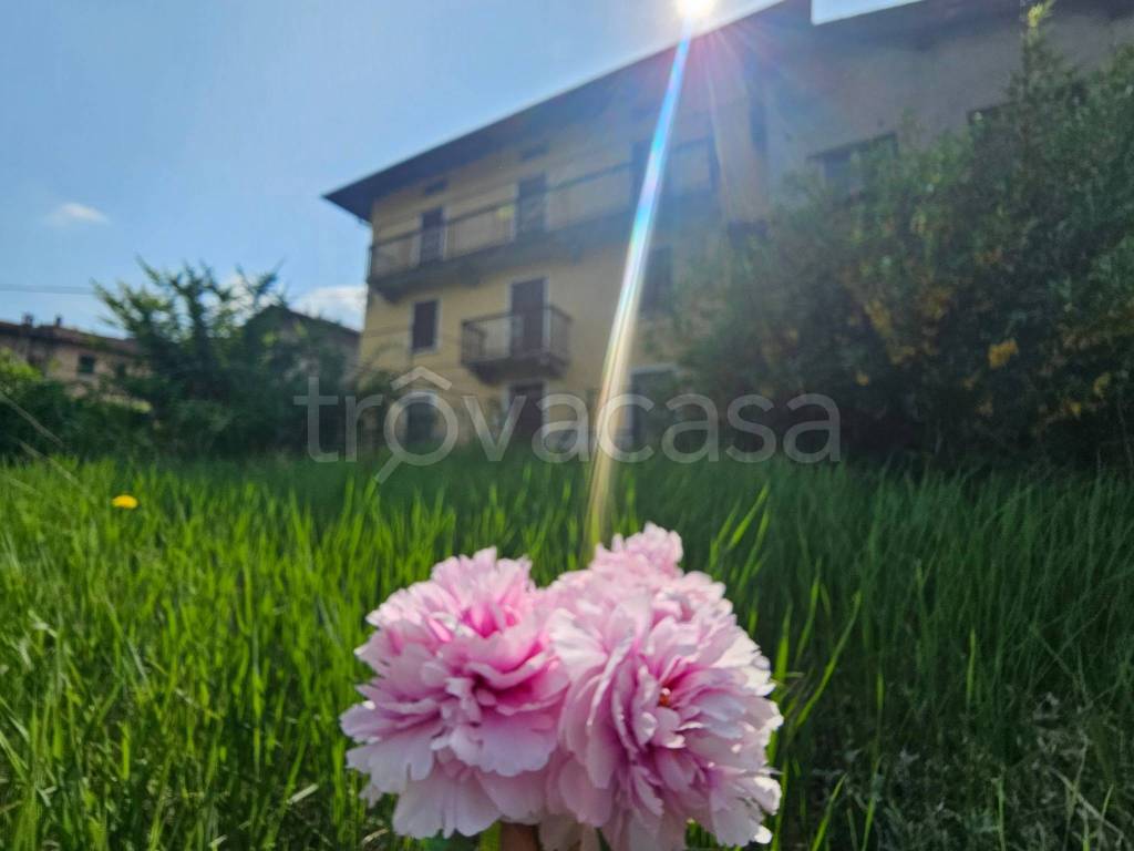 casa indipendente in vendita a San Giovanni Bianco in zona Fuipiano al Brembo