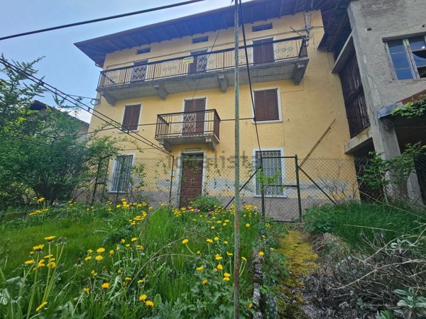 casa indipendente in vendita a San Giovanni Bianco in zona Fuipiano al Brembo