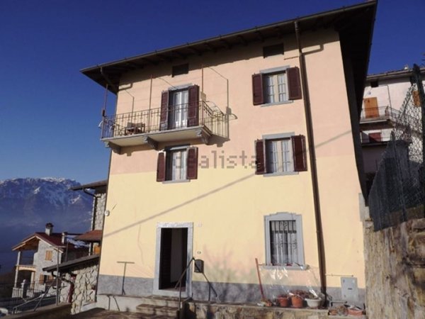 casa indipendente in vendita a San Giovanni Bianco