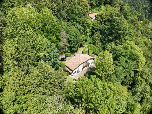 casa indipendente in vendita a San Giovanni Bianco
