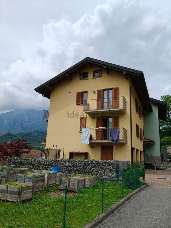 casa indipendente in vendita a San Giovanni Bianco
