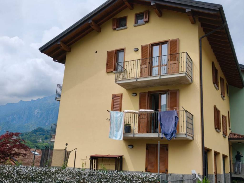 casa indipendente in vendita a San Giovanni Bianco