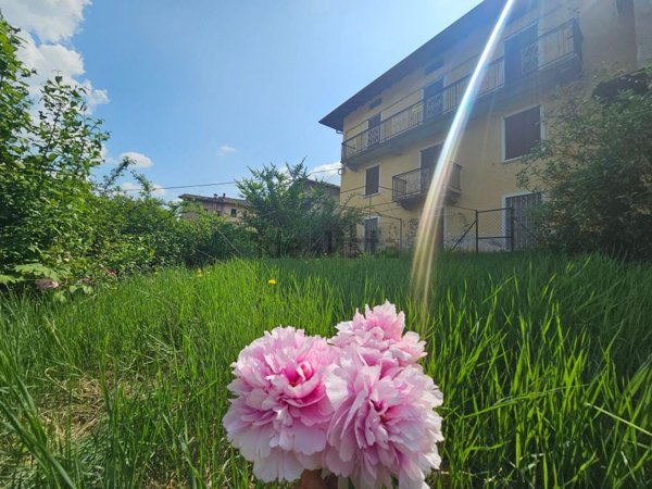 casa indipendente in vendita a San Giovanni Bianco in zona Fuipiano al Brembo
