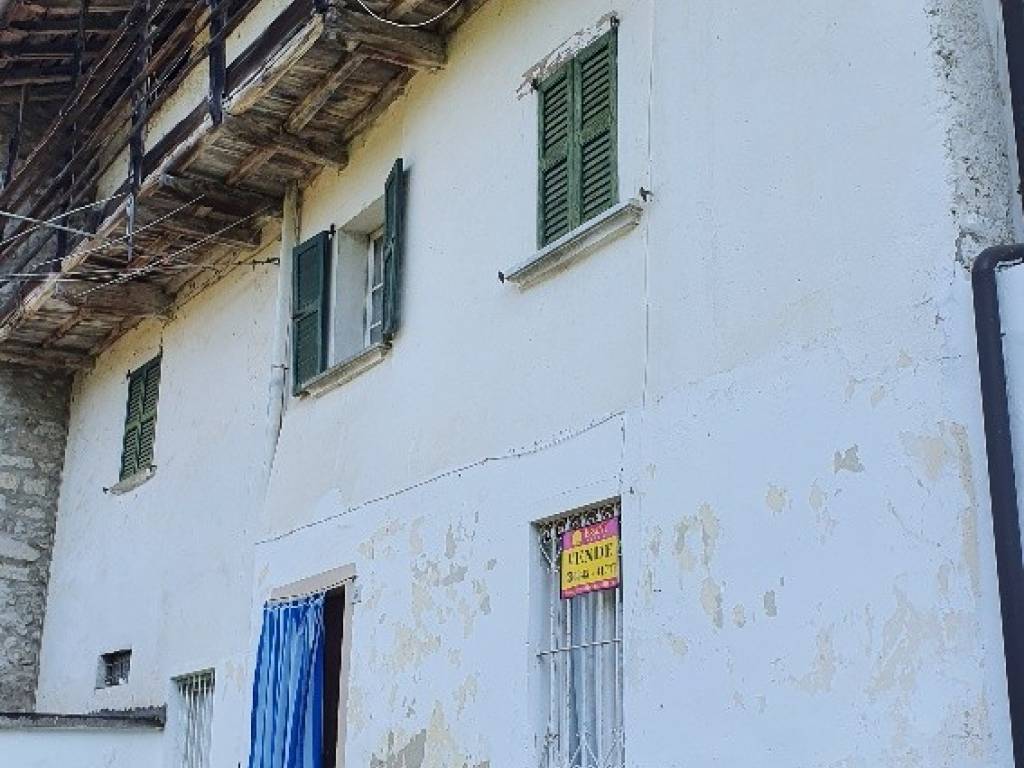 casa indipendente in vendita a San Giovanni Bianco in zona San Pietro d'Orzio