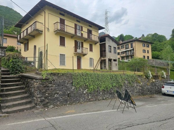 casa indipendente in vendita a San Giovanni Bianco in zona Fuipiano al Brembo